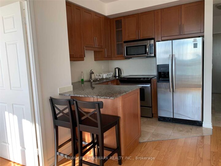 Property Photo: 18 Holmes Avenue 702 ON M2N 0E1