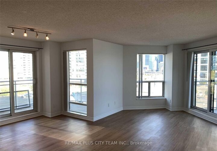 Photo de la propriété:  410 Queens Quay Way 709  ON M5V 2Z3 