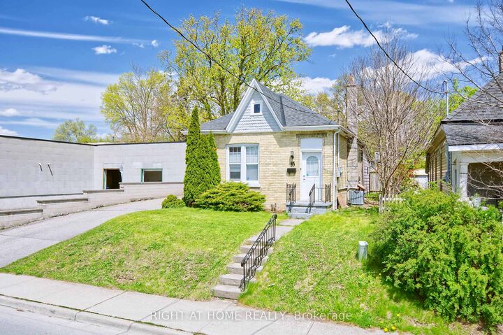 Property Photo: 10 Pegler Street ON N5Z 2B5