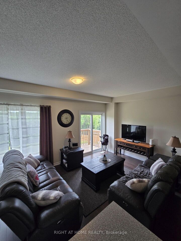 Property Photo:  98 Senay Circle  ON L1E 0G9 