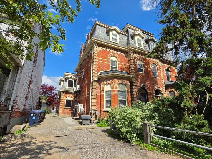 Property Photo:  11 Beaconsfield Avenue 3/Main  ON M6J 3J1 