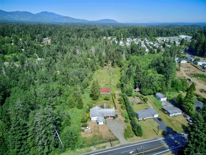 Property Photo: 2115 Cumberland Rd BC V9N 2G1