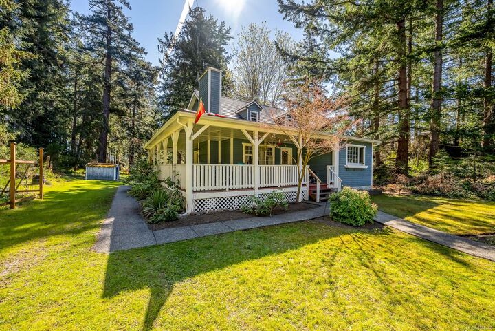 Property Photo: 745 Lazo Rd BC V9M 3V6
