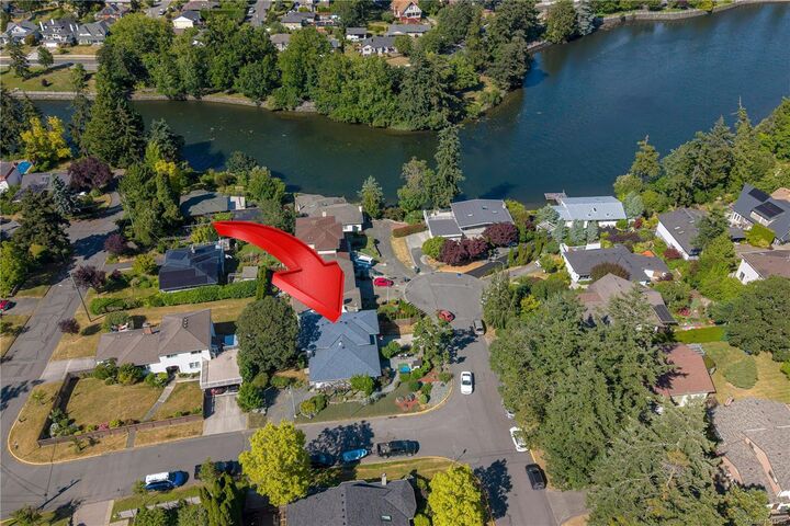 Property Photo: 928 Mesher Pl BC V9A 6Z1