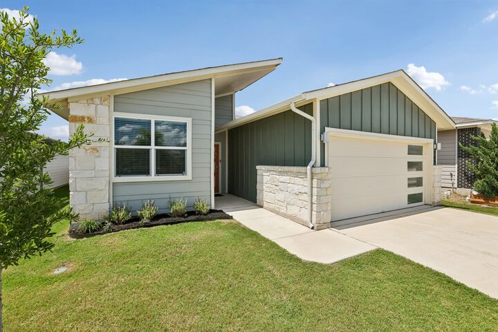 Property Photo: 109 Filifera Court TX 78641