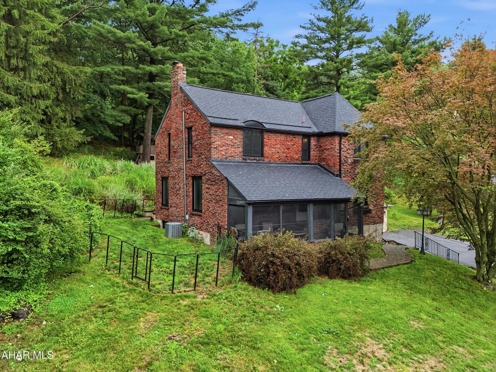 Property Photo: 1513 Hillside Court PA 16686