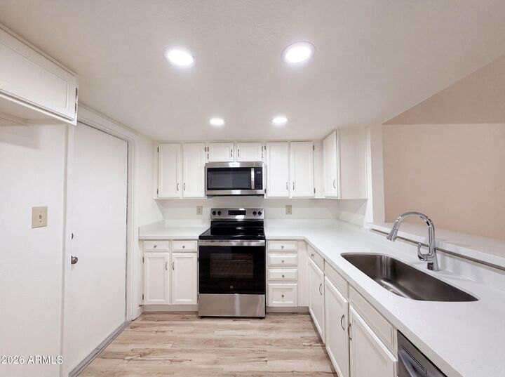 Property Photo: 5208 E Tamblo Drive AZ 85044