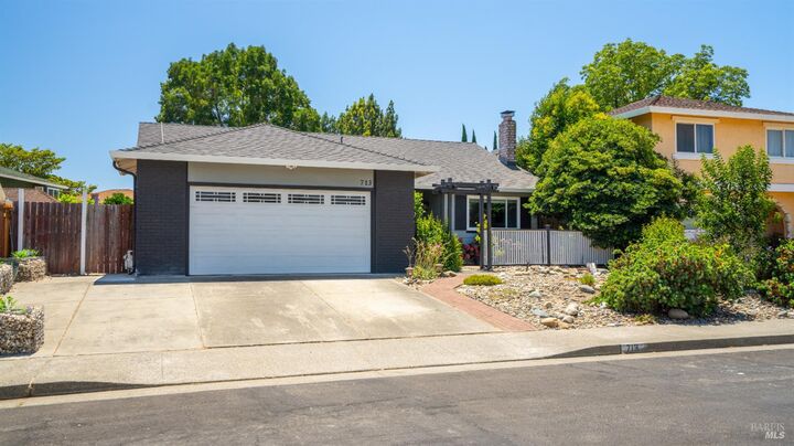 Property Photo: 713 Dogwood Circle CA 94533