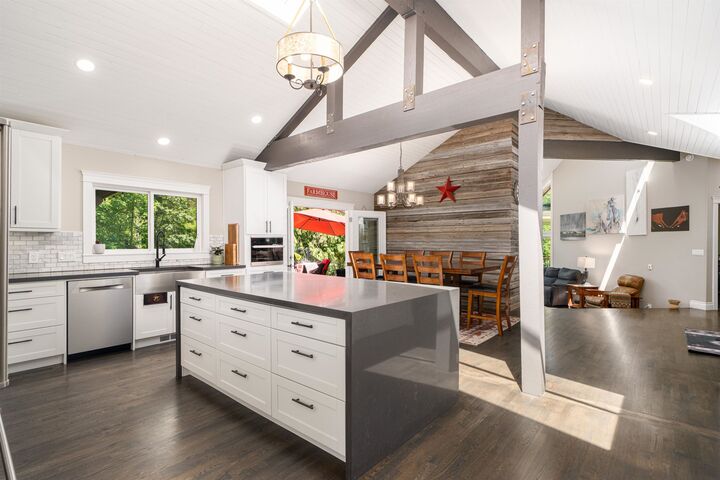 Property Photo: 25177 64 Avenue BC V4W 1H5