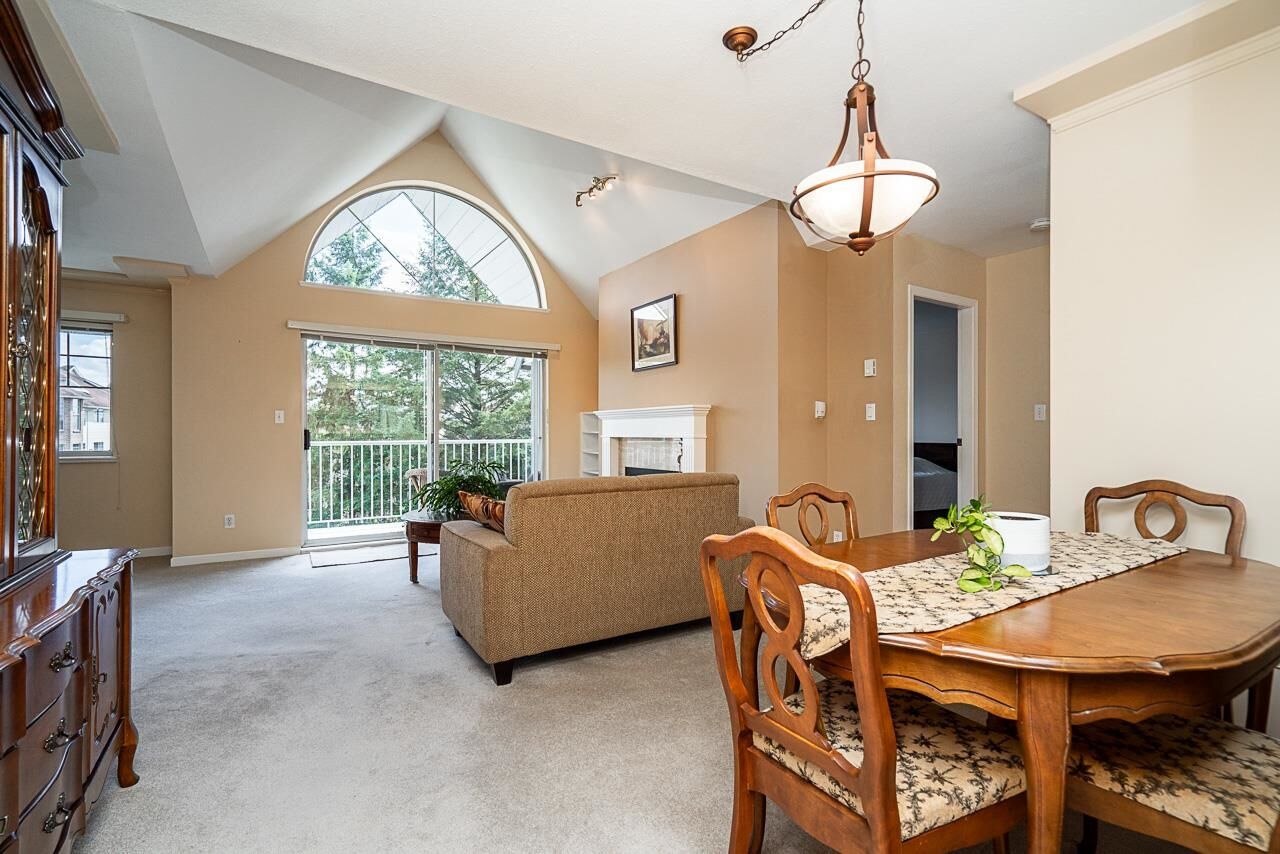 Property Photo: 11601 227 Street 302 BC V2X 0J7