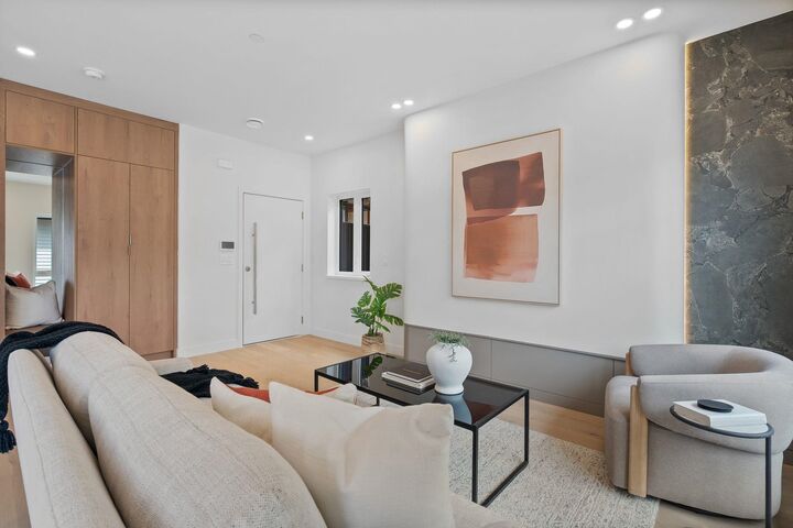 Property Photo: 2211 William Street 2 BC V5L 2S5