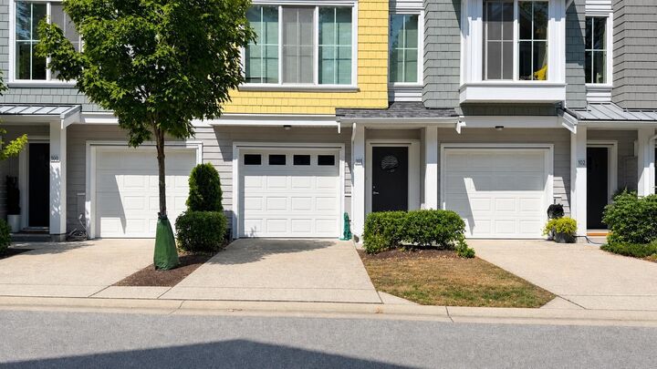 Property Photo: 5550 Admiral Way 101 BC V4K 0C4