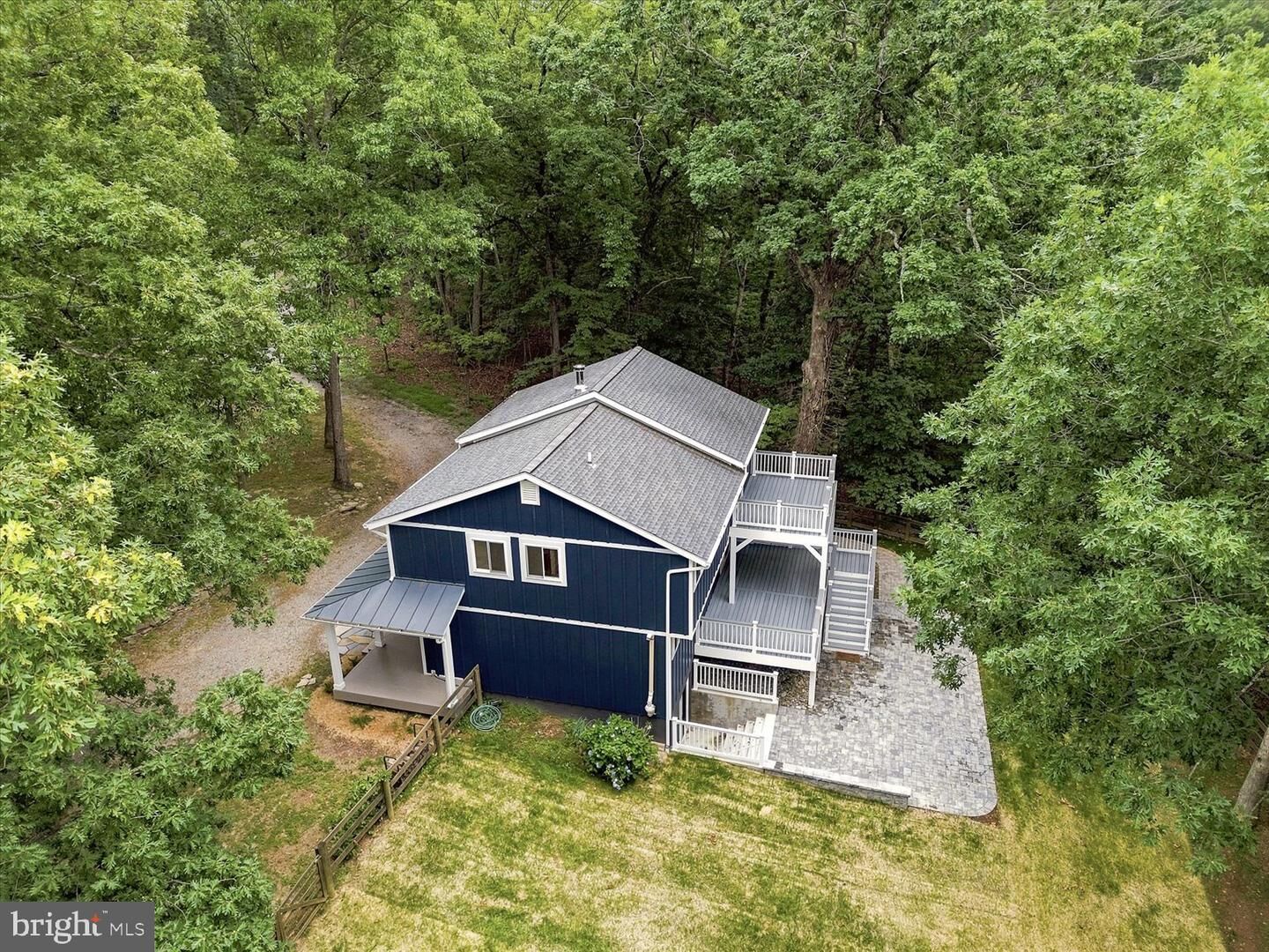 Property Photo: 509 Cedar Lane VA 20135