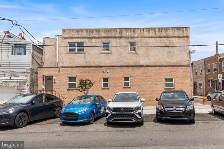 Property Photo:  2520 S Iseminger Street  PA 19148 