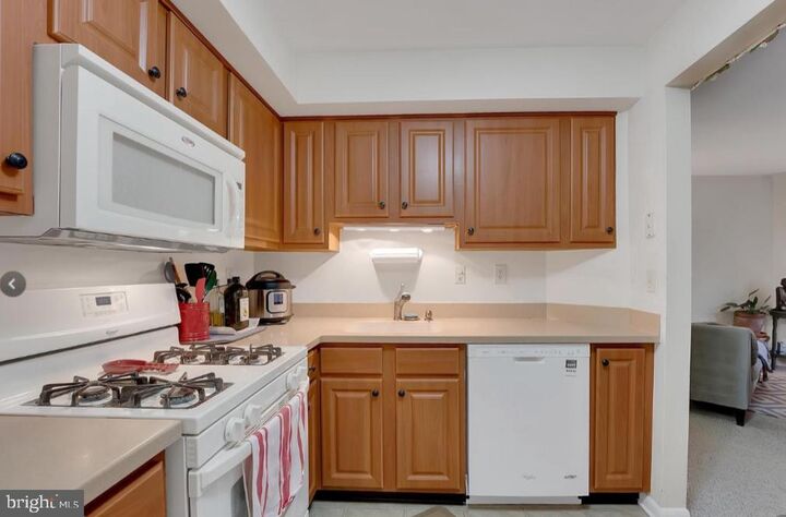 Property Photo:  207 Salem Court 5  NJ 08540 