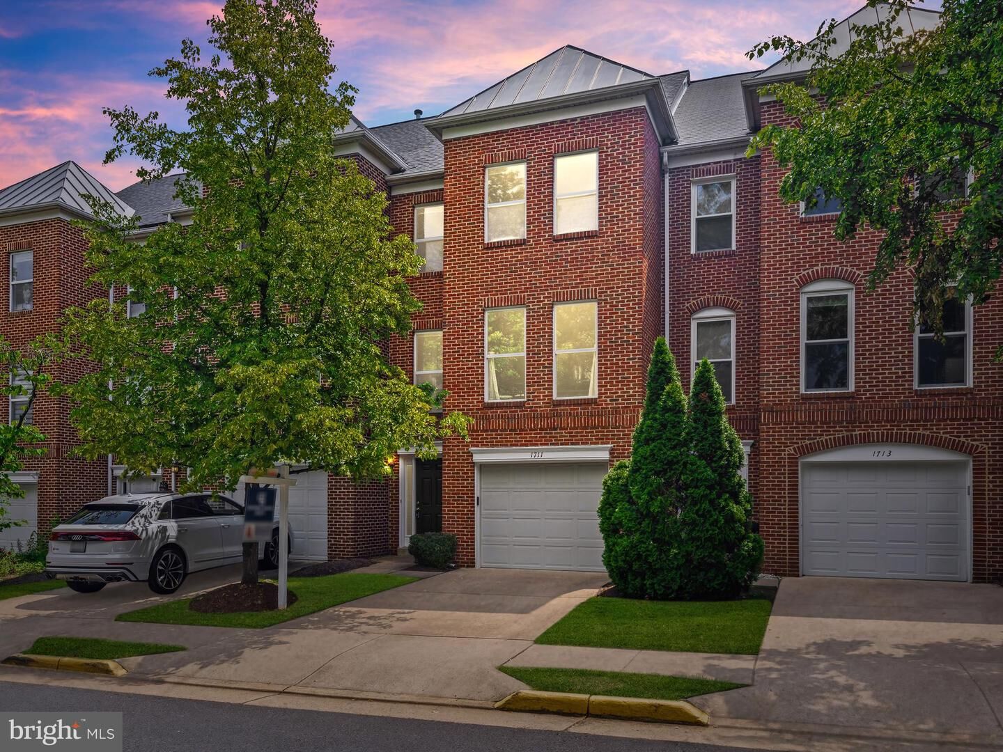 Property Photo: 1711 Blue Flint Court VA 20190