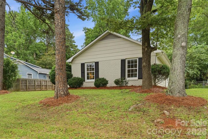 Property Photo: 5439 Autumn End Circle NC 28212