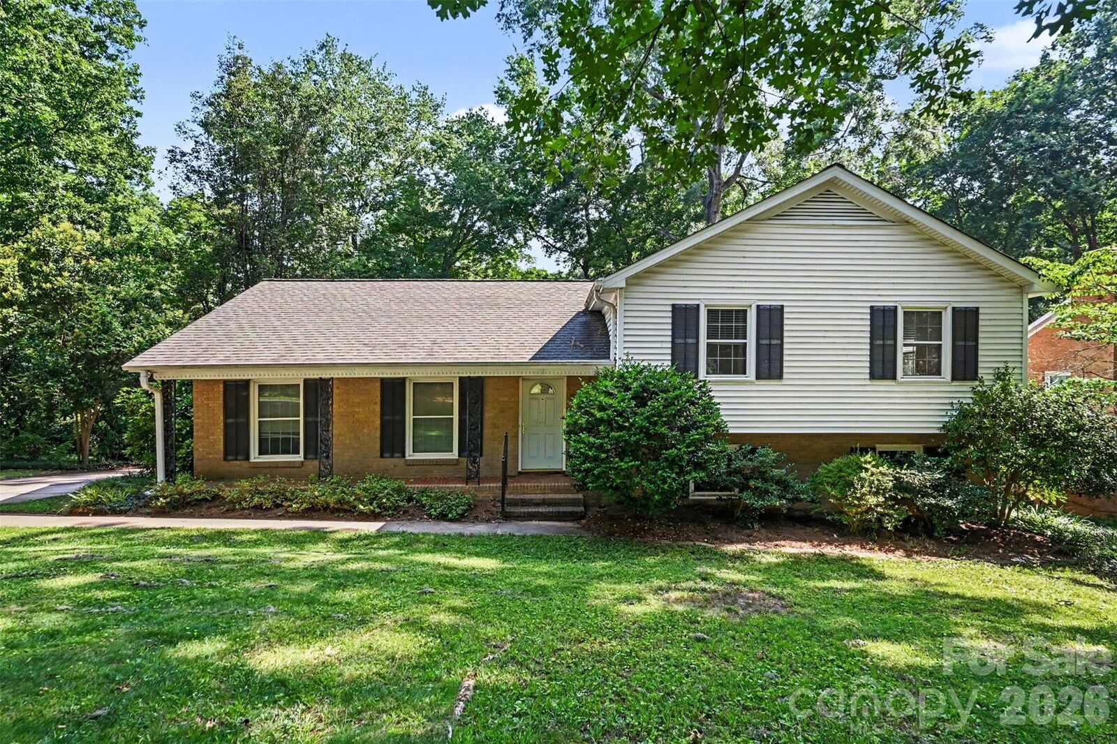 Property Photo: 6207 Honegger Drive NC 28211