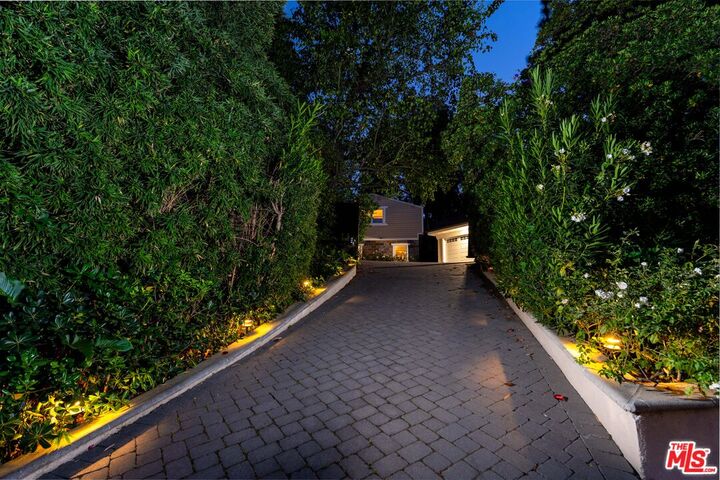 Property Photo:  12750 Mulholland Dr  CA 90210 