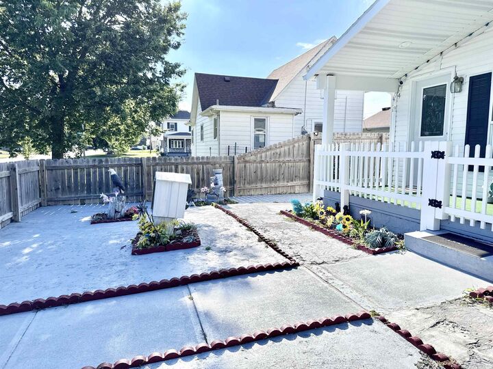Property Photo: 1616 2nd Street NE 68601