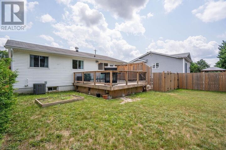 Property Photo:  112 Anna St  ON P6B 3S8 