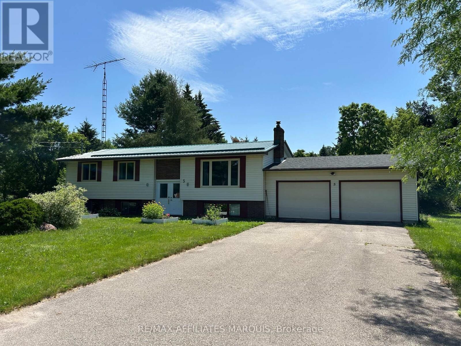 Property Photo:  5 Polk Cres Crescent  ON K0G 1V0 