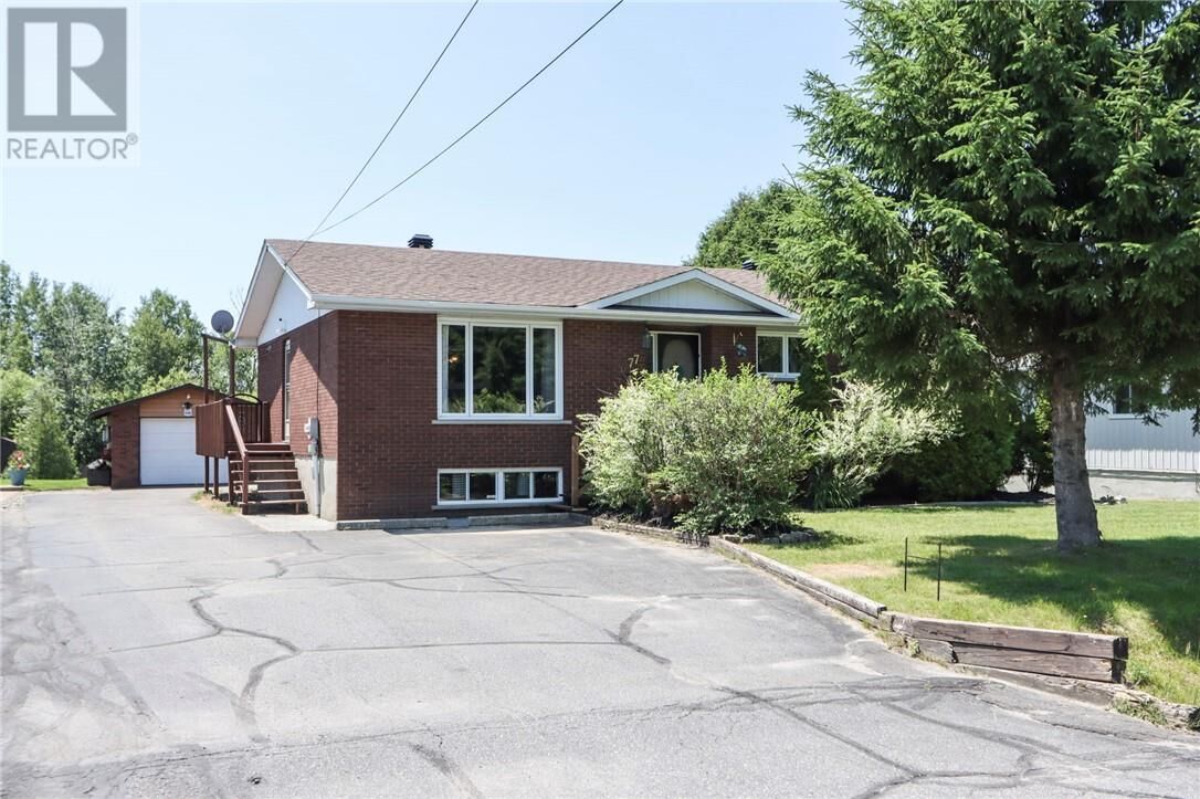 Property Photo:  77 Sunderland Road  ON P3L 1M8 