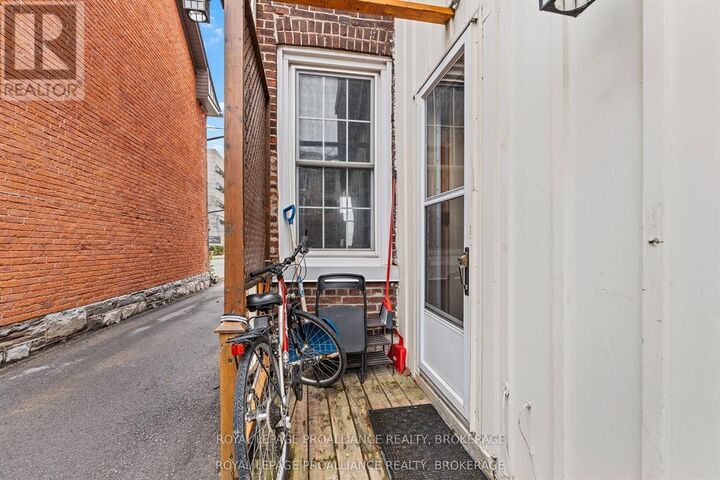 Property Photo:  274 Wellington Street  ON K7K 2Z1 