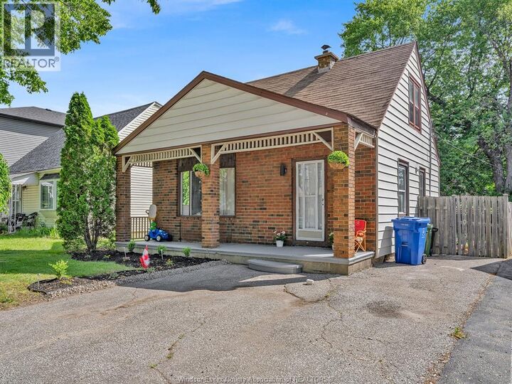 Property Photo: 1218 California Avenue ON N9B 2Z9