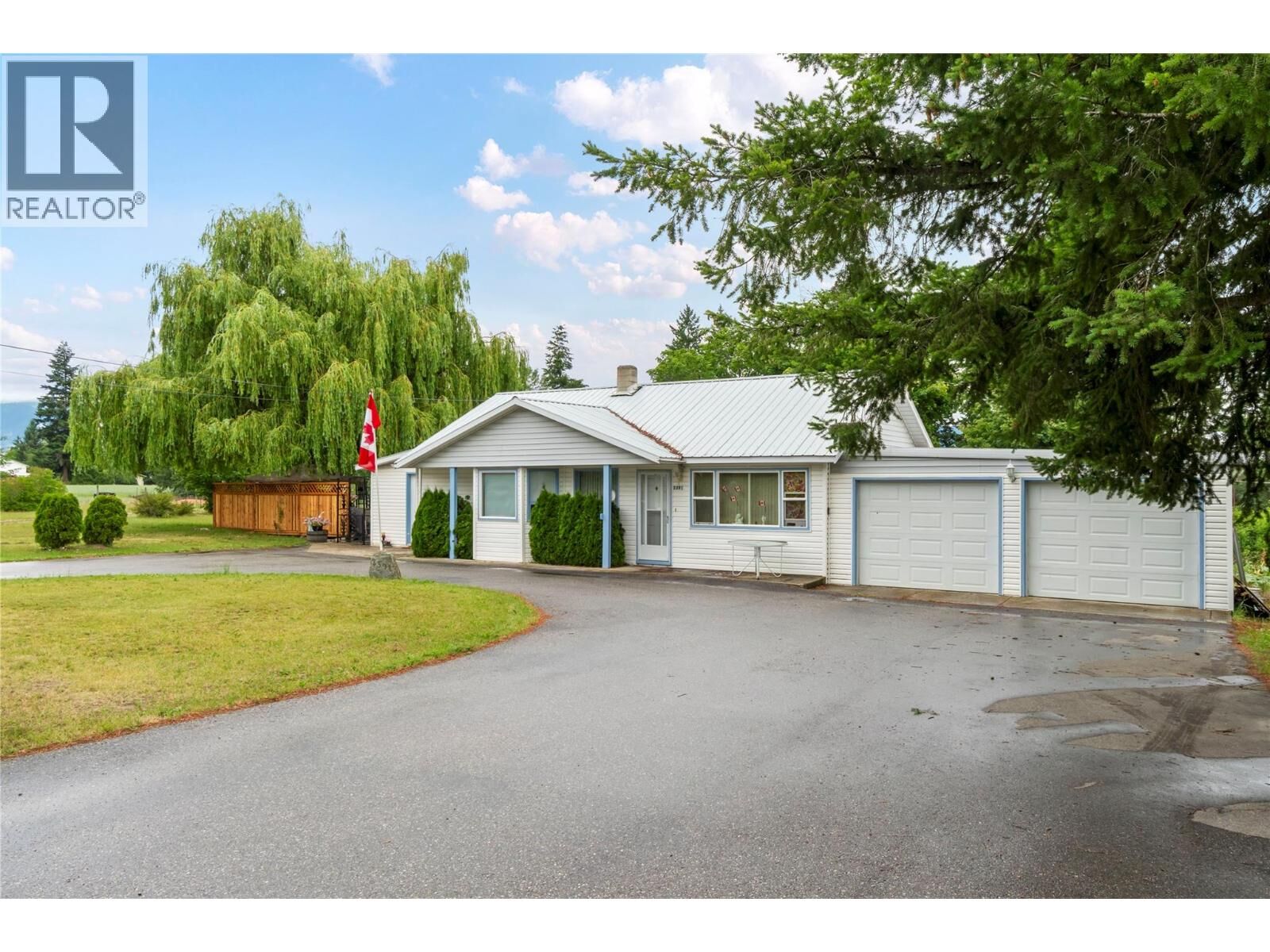 Property Photo: 2391 20 Avenue Southeast BC V1E 1L4