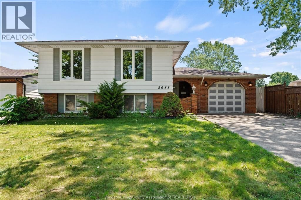 Property Photo:  9688 Chestnut Drive  ON N8R 1G8 