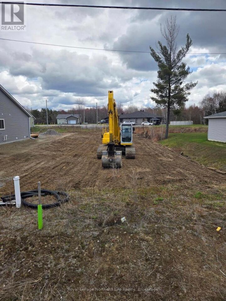 Property Photo:  460 King Street  ON P2B 2V9 