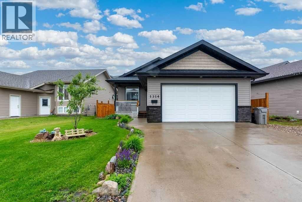 Property Photo:  1314 47A Avenue  SK S9V 2G6 