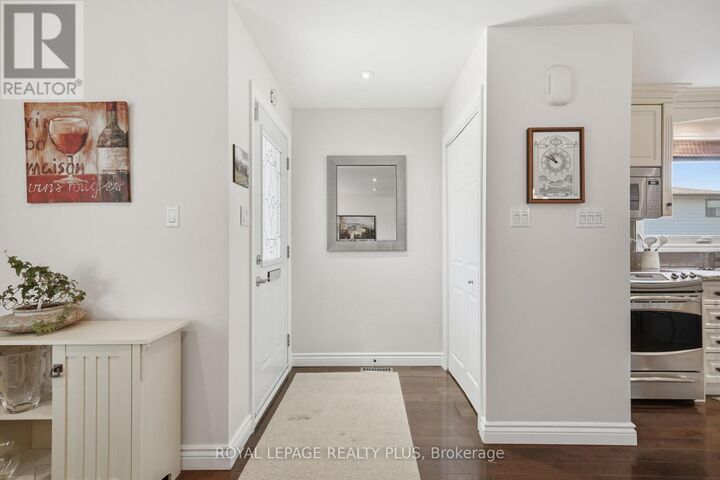 Property Photo: 6 Merrydrew Court ON L5M 1W7
