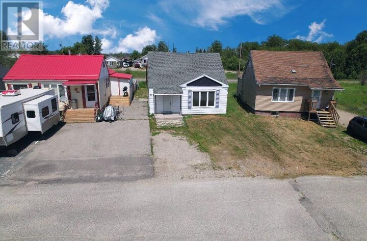 330 Ball Park Cres — photo 1