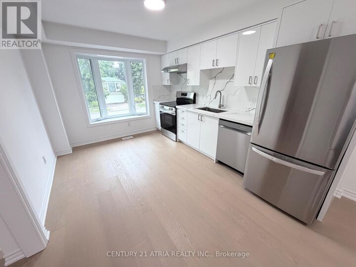 Property Photo: 11 Plaisance Road 5 ON L4C 5H1