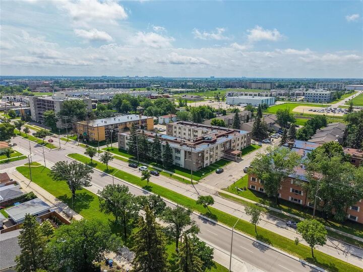 Property Photo:  1710 Taylor Avenue  MB R3N 0N9 