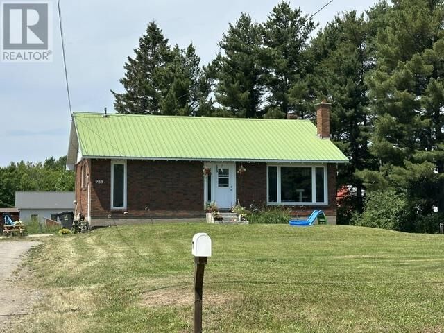 Photo de la propriété: 983 Carpin Beach Rd ON P6A 5K8