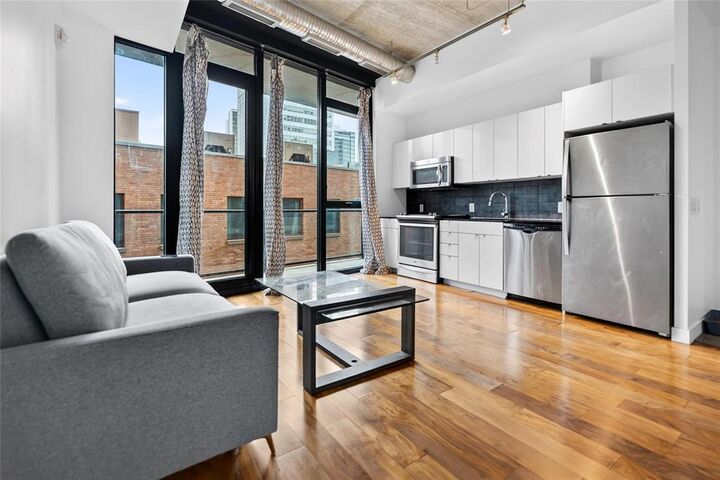Property Photo: 311 Hargrave Street MB R3B 0V8