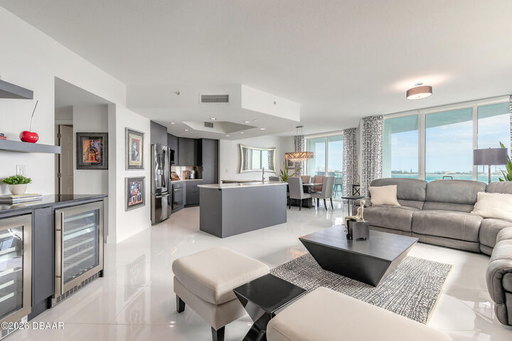 Property Photo: 241 Riverside Drive 701 FL 32117