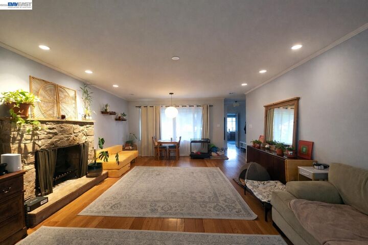 Property Photo: 4015 Rusting Ave CA 94605