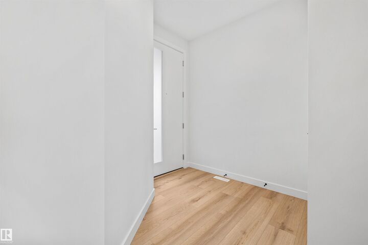 Property Photo: 6 Enns Court AB T8L 0Z4