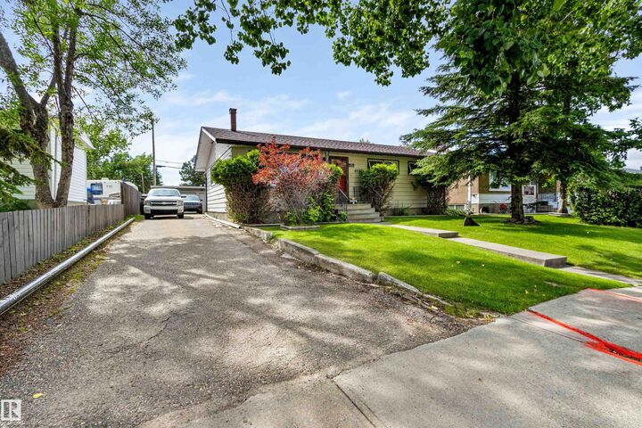 Property Photo:  4808 43 St  AB T7A 1G1 