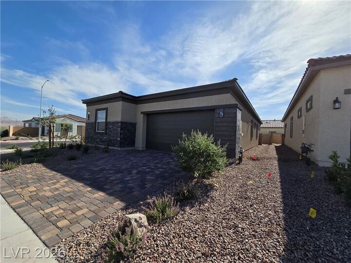 Property Photo: 852 Weston Ridge Street NV 89011