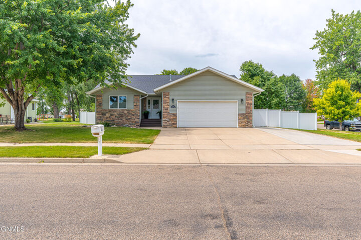 Property Photo:  3501 Sandpiper SE  ND 58554 