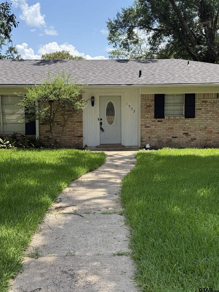 Property Photo: 1302 Woodland Hills Dr. TX 75701