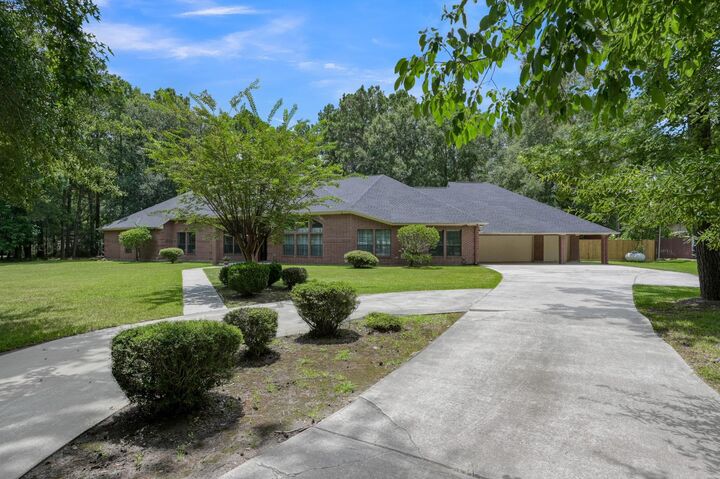 Property Photo: 910 Commons Way Court TX 77336
