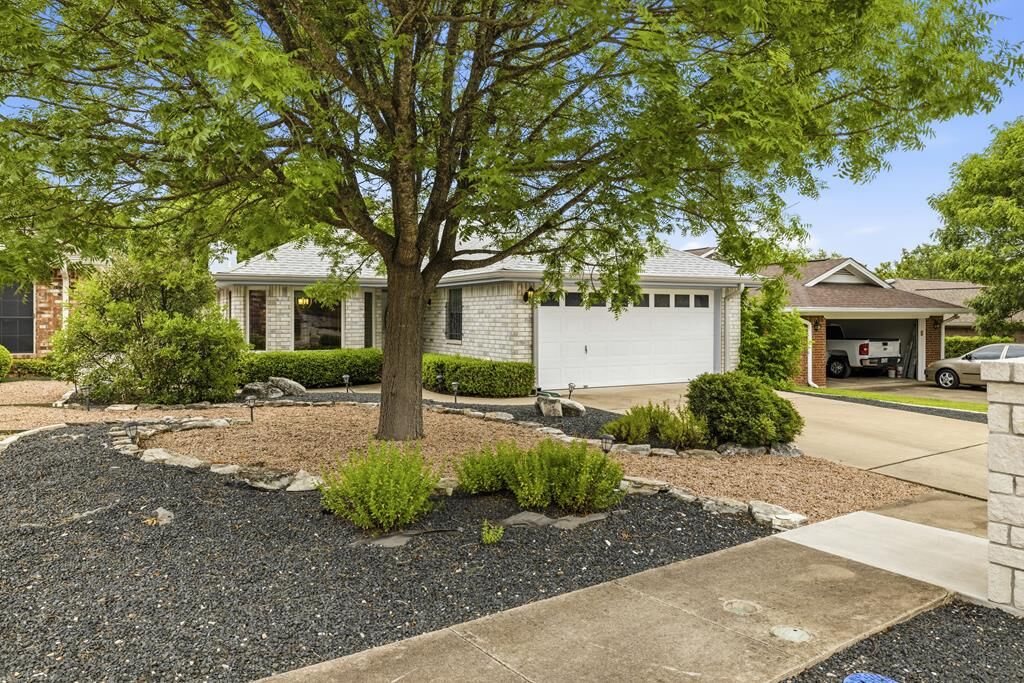 Property Photo:  217 Oak Hill Dr  TX 78028 