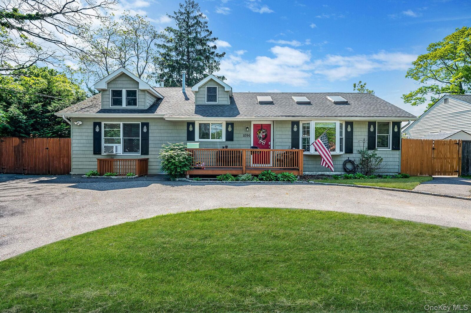 Property Photo:  1096 Manor Lane  NY 11706 