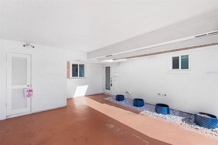 Property Photo:  2305 Riverbluff Parkway V256  FL 34231 